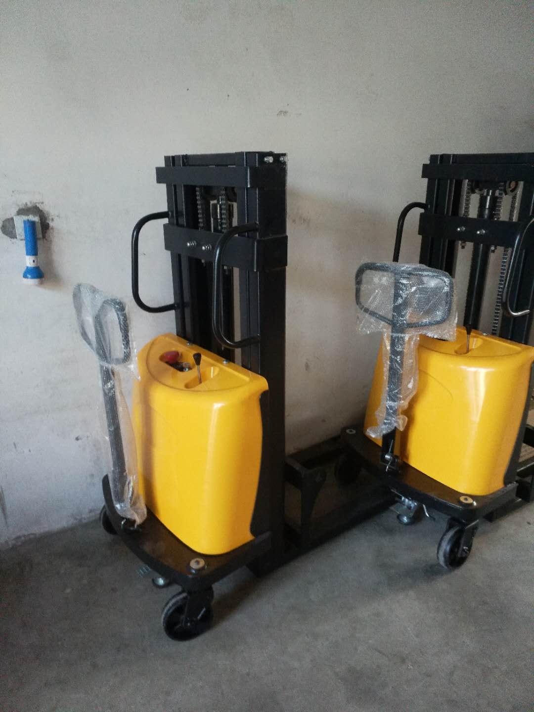 Hydraulic and Electric Stacker - đánh giá và giá Hydraulic Car Lift